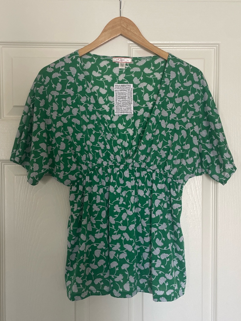 💚 Urban Outfitters Green Floral V-Neck Peplum Top 💚